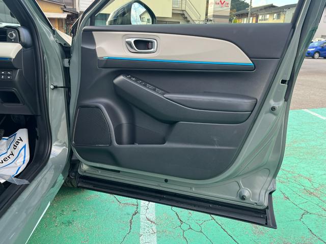 ヴェゼル ｅ：ＨＥＶＺ・ＰＬａＹパッケージ　４ＷＤ　ホンダセンシング　純正コネクトディスプレーナビ　フルセグＴＶ　ブルートゥース　ＵＳＢ　マルチカメラ　ＥＴＣ２．０　パワーテールゲート　ＬＥＤヘッドライト　ガラスルーフ　当店試乗車アップ車両（39枚目）