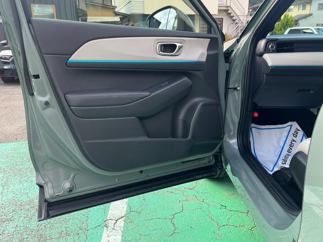 ヴェゼル ｅ：ＨＥＶＺ・ＰＬａＹパッケージ　４ＷＤ　ホンダセンシング　純正コネクトディスプレーナビ　フルセグＴＶ　ブルートゥース　ＵＳＢ　マルチカメラ　ＥＴＣ２．０　パワーテールゲート　ＬＥＤヘッドライト　ガラスルーフ　当店試乗車アップ車両（40枚目）