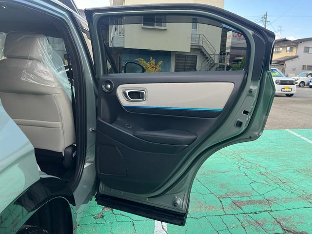 ヴェゼル ｅ：ＨＥＶＺ・ＰＬａＹパッケージ　４ＷＤ　ホンダセンシング　純正コネクトディスプレーナビ　フルセグＴＶ　ブルートゥース　ＵＳＢ　マルチカメラ　ＥＴＣ２．０　パワーテールゲート　ＬＥＤヘッドライト　ガラスルーフ　当店試乗車アップ車両（41枚目）
