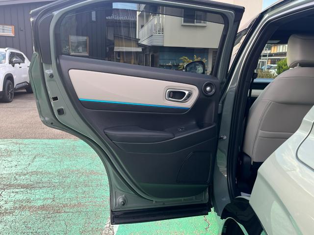 ヴェゼル ｅ：ＨＥＶＺ・ＰＬａＹパッケージ　４ＷＤ　ホンダセンシング　純正コネクトディスプレーナビ　フルセグＴＶ　ブルートゥース　ＵＳＢ　マルチカメラ　ＥＴＣ２．０　パワーテールゲート　ＬＥＤヘッドライト　ガラスルーフ　当店試乗車アップ車両（42枚目）