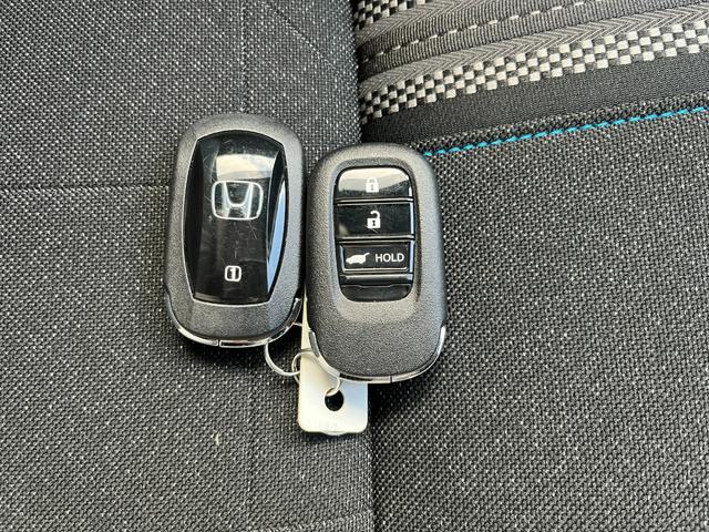 ヴェゼル ｅ：ＨＥＶＺ・ＰＬａＹパッケージ　４ＷＤ　ホンダセンシング　純正コネクトディスプレーナビ　フルセグＴＶ　ブルートゥース　ＵＳＢ　マルチカメラ　ＥＴＣ２．０　パワーテールゲート　ＬＥＤヘッドライト　ガラスルーフ　当店試乗車アップ車両（64枚目）