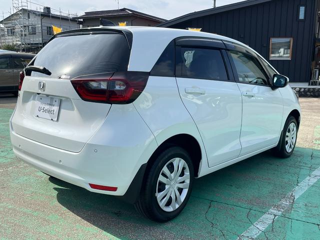 フィット ホーム　４ＷＤ　ホンダセンシング　純正インターナビ　ブルートゥース　バックカメラ　ＥＴＣ　障害物センサー　ＬＥＤヘッドライト　スマートキー　オートエアコン（8枚目）