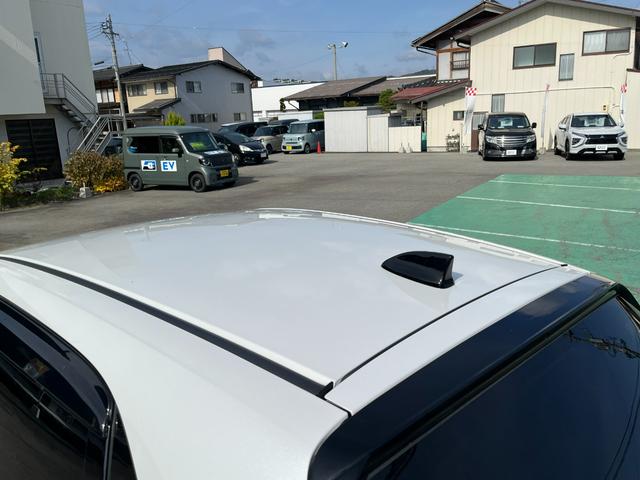 フィット ホーム　４ＷＤ　ホンダセンシング　純正インターナビ　ブルートゥース　バックカメラ　ＥＴＣ　障害物センサー　ＬＥＤヘッドライト　スマートキー　オートエアコン（12枚目）