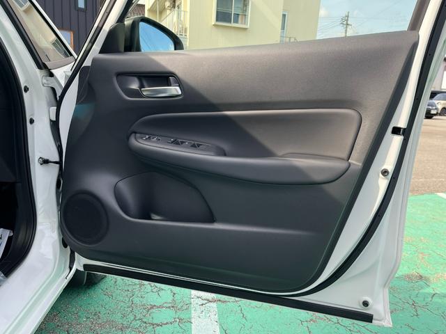フィット ホーム　４ＷＤ　ホンダセンシング　純正インターナビ　ブルートゥース　バックカメラ　ＥＴＣ　障害物センサー　ＬＥＤヘッドライト　スマートキー　オートエアコン（33枚目）