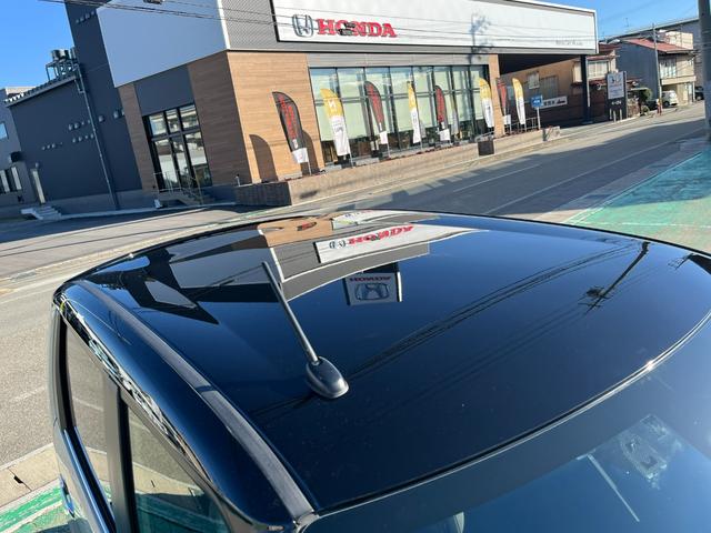 N-ONE プレミアムツアラー 4WD ホンダセンシング 純正大型インターナビ フルセグTV ブルートゥース バックカメラ ETC 前後ドラレコ LEDヘッドライト パドルシフト 純正アルミホイール(10枚目)