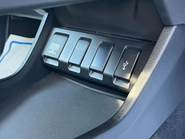 ヴェゼル ハイブリッドＸ　４ＷＤ　安心パッケージ　純正ナビ　ワンセグ　ブルートゥース　バックカメラ　ＬＥＤヘッドライト　クルコン　パドルシフト　スマートキー　純正アルミホイール（22枚目）