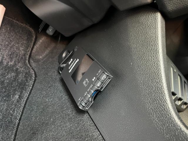 ヴェゼル ハイブリッドＸ　４ＷＤ　安心パッケージ　純正ナビ　ワンセグ　ブルートゥース　バックカメラ　ＬＥＤヘッドライト　クルコン　パドルシフト　スマートキー　純正アルミホイール（23枚目）