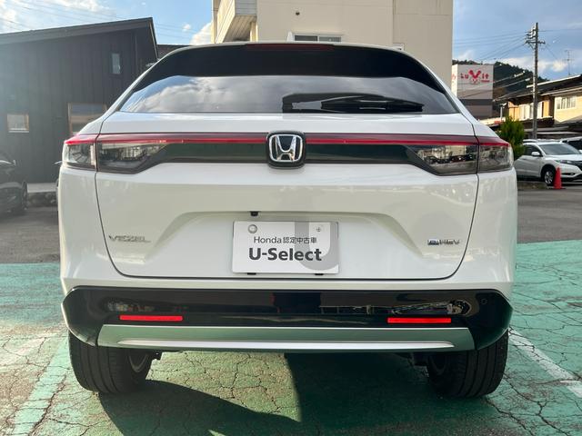 ヴェゼル ｅ：ＨＥＶＺ　４ＷＤ　ホンダセンシング　純正インターナビ　フルセグＴＶ　ブルートゥース　バックカメラ　ＥＴＣ　前後ドライブレコーダー　パワーテールゲート　ＬＥＤヘッドライト（3枚目）