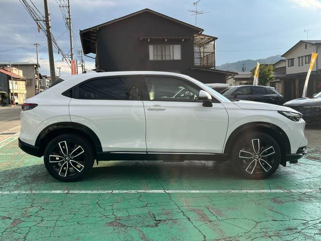 ヴェゼル ｅ：ＨＥＶＺ　４ＷＤ　ホンダセンシング　純正インターナビ　フルセグＴＶ　ブルートゥース　バックカメラ　ＥＴＣ　前後ドライブレコーダー　パワーテールゲート　ＬＥＤヘッドライト（4枚目）