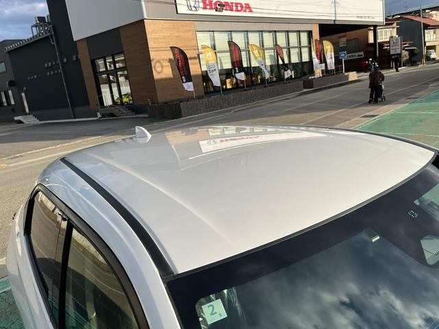 ヴェゼル ｅ：ＨＥＶＺ　４ＷＤ　ホンダセンシング　純正インターナビ　フルセグＴＶ　ブルートゥース　バックカメラ　ＥＴＣ　前後ドライブレコーダー　パワーテールゲート　ＬＥＤヘッドライト（10枚目）