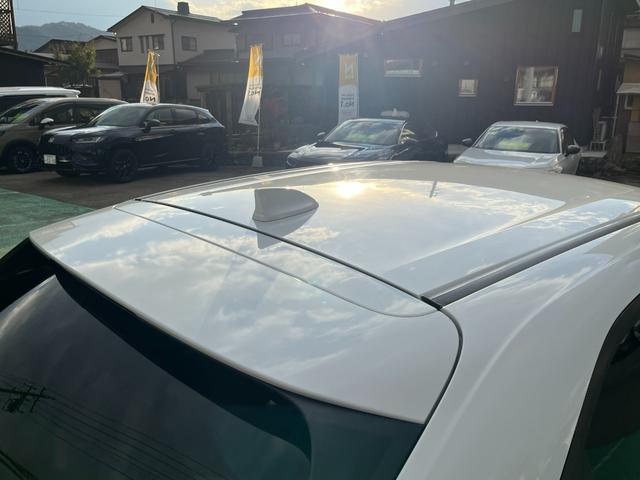 ヴェゼル ｅ：ＨＥＶＺ　４ＷＤ　ホンダセンシング　純正インターナビ　フルセグＴＶ　ブルートゥース　バックカメラ　ＥＴＣ　前後ドライブレコーダー　パワーテールゲート　ＬＥＤヘッドライト（13枚目）