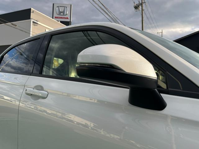 ヴェゼル ｅ：ＨＥＶＺ　４ＷＤ　ホンダセンシング　純正インターナビ　フルセグＴＶ　ブルートゥース　バックカメラ　ＥＴＣ　前後ドライブレコーダー　パワーテールゲート　ＬＥＤヘッドライト（17枚目）