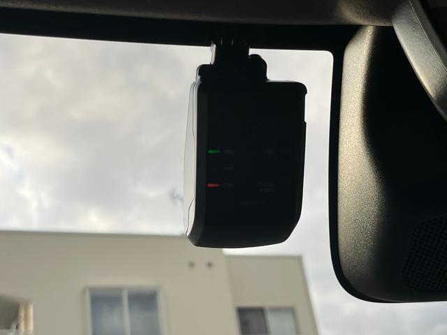 ヴェゼル ｅ：ＨＥＶＺ　４ＷＤ　ホンダセンシング　純正インターナビ　フルセグＴＶ　ブルートゥース　バックカメラ　ＥＴＣ　前後ドライブレコーダー　パワーテールゲート　ＬＥＤヘッドライト（30枚目）