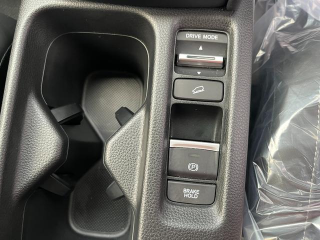 ヴェゼル ｅ：ＨＥＶＺ　４ＷＤ　ホンダセンシング　純正インターナビ　フルセグＴＶ　ブルートゥース　バックカメラ　ＥＴＣ　前後ドライブレコーダー　パワーテールゲート　ＬＥＤヘッドライト（33枚目）
