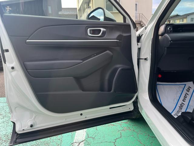 ヴェゼル ｅ：ＨＥＶＺ　４ＷＤ　ホンダセンシング　純正インターナビ　フルセグＴＶ　ブルートゥース　バックカメラ　ＥＴＣ　前後ドライブレコーダー　パワーテールゲート　ＬＥＤヘッドライト（38枚目）
