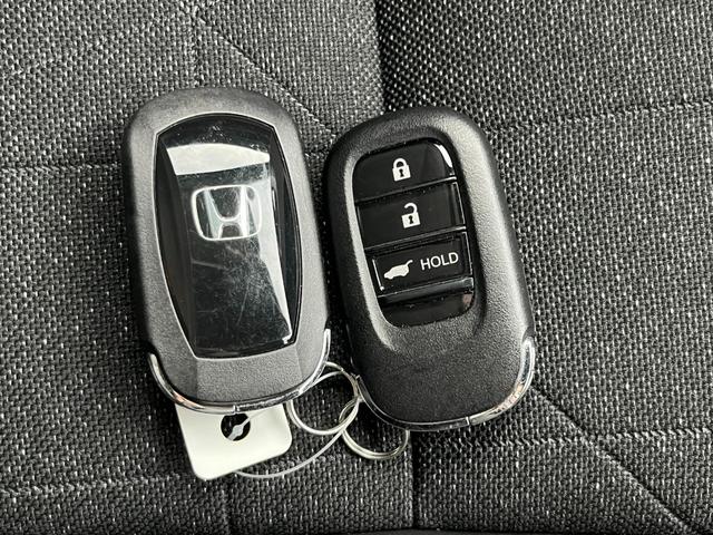 ヴェゼル ｅ：ＨＥＶＺ　４ＷＤ　ホンダセンシング　純正インターナビ　フルセグＴＶ　ブルートゥース　バックカメラ　ＥＴＣ　前後ドライブレコーダー　パワーテールゲート　ＬＥＤヘッドライト（63枚目）