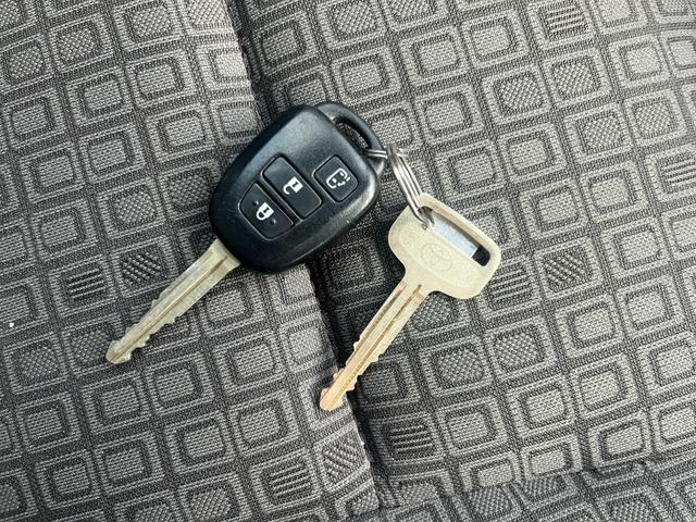 スペイド Ｘ　４ＷＤ　純正ワイドナビ　ワンセグＴＶ　ブルートゥース　左パワースライドドア　キーレスエントリー　社外アルミホイール（45枚目）