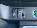 両側パワースライドドア付きで便利!小さなお子様も乗り降り楽々です♪スイッチは運転席にもありますよ!