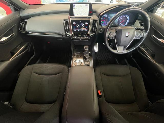 クラウンハイブリッド RS 自社買取車/禁煙/全方位カメラ/HUD/BSM/セーフティセンス/ヨコハマ2023年製dBタイヤ/パワーシート/LEDヘッド&フォグ/シーケンシャルウインカー/ステアヒーター&シートヒーター(2枚目)