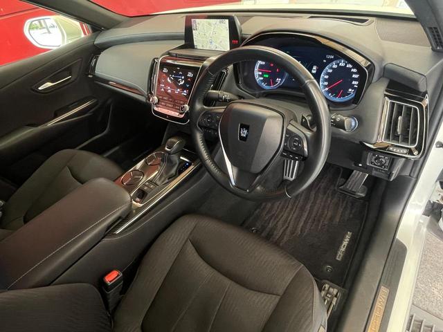 クラウンハイブリッド RS 自社買取車/禁煙/全方位カメラ/HUD/BSM/セーフティセンス/ヨコハマ2023年製dBタイヤ/パワーシート/LEDヘッド&フォグ/シーケンシャルウインカー/ステアヒーター&シートヒーター(20枚目)