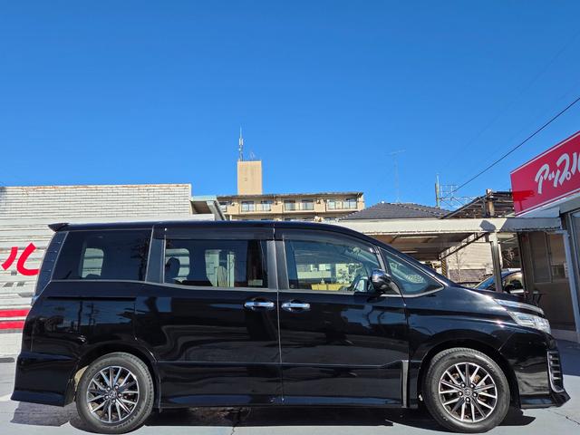 ヴォクシー ＺＳ　煌　ＬＥＤヘッド　両側パワースライドドア　純正ＳＤナビＴＶ　バックカメラ　アルパイン後席モニター　オートハイビーム　レーンアシスト　プリクラッシュ　アイドルストップ　ステアスイッチ　ＥＴＣ　スマートキー（7枚目）