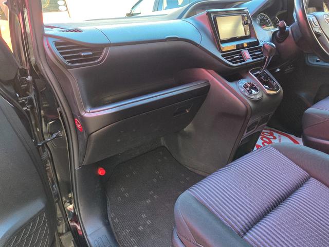 ヴォクシー ＺＳ　煌　ＬＥＤヘッド　両側パワースライドドア　純正ＳＤナビＴＶ　バックカメラ　アルパイン後席モニター　オートハイビーム　レーンアシスト　プリクラッシュ　アイドルストップ　ステアスイッチ　ＥＴＣ　スマートキー（24枚目）