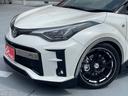 Ｃ－ＨＲ Ｓ　ＧＲスポーツ　ＨＶ／ワンオーナー／禁煙／ＳＳＲ１９インチアルミ／ブリッツ車高調／ＴＲＤエアロ／ＴＲＤマフラー／ＴＲＤトランクスポイラー／ＬＸパワーバックドア／純正フェンダーアーチモール／ＴＯＭＳボンネットダンパー（3枚目）