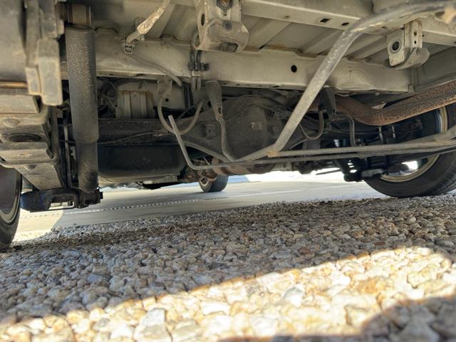 ハイエースバン ロングワイドスーパーGL ワイド 軽油 8ナンバー車いす移動車に構造変更 2年車検 3型ベース フェイスチェンジパールホワイト インジェクター洗浄済 DPF洗浄済 ATF、ストレーナー交換 公認2.5インチローダウン アルミ(74枚目)