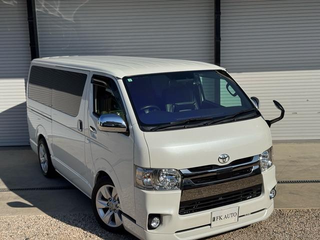 ハイエースバン スーパーＧＬ　ダークプライムＩＩ　ディーゼル　２ＷＤ　アルパインビックＸナビ　フリップダウン　シートカバー　ＵＩビークルスライドフロア　ショック　ベットキット　プラドホイール　公認ローダウン　ＣＲＳバンパー　リップ　ゴーストフィルム（3枚目）