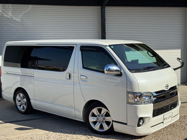 ハイエースバン スーパーＧＬ　ダークプライムＩＩ　ディーゼル　２ＷＤ　アルパインビックＸナビ　フリップダウン　シートカバー　ＵＩビークルスライドフロア　ショック　ベットキット　プラドホイール　公認ローダウン　ＣＲＳバンパー　リップ　ゴーストフィルム（4枚目）