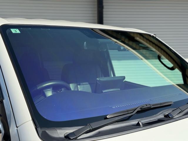 ハイエースバン スーパーＧＬ　ダークプライムＩＩ　ディーゼル　２ＷＤ　アルパインビックＸナビ　フリップダウン　シートカバー　ＵＩビークルスライドフロア　ショック　ベットキット　プラドホイール　公認ローダウン　ＣＲＳバンパー　リップ　ゴーストフィルム（9枚目）