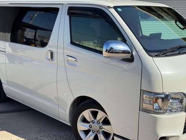 ハイエースバン スーパーＧＬ　ダークプライムＩＩ　ディーゼル　２ＷＤ　アルパインビックＸナビ　フリップダウン　シートカバー　ＵＩビークルスライドフロア　ショック　ベットキット　プラドホイール　公認ローダウン　ＣＲＳバンパー　リップ　ゴーストフィルム（16枚目）