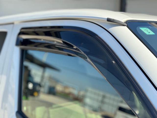 ハイエースバン スーパーＧＬ　ダークプライムＩＩ　ディーゼル　２ＷＤ　アルパインビックＸナビ　フリップダウン　シートカバー　ＵＩビークルスライドフロア　ショック　ベットキット　プラドホイール　公認ローダウン　ＣＲＳバンパー　リップ　ゴーストフィルム（18枚目）