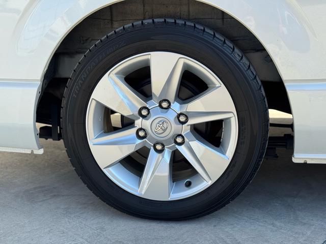 ハイエースバン スーパーＧＬ　ダークプライムＩＩ　ディーゼル　２ＷＤ　アルパインビックＸナビ　フリップダウン　シートカバー　ＵＩビークルスライドフロア　ショック　ベットキット　プラドホイール　公認ローダウン　ＣＲＳバンパー　リップ　ゴーストフィルム（23枚目）