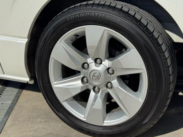 ハイエースバン スーパーＧＬ　ダークプライムＩＩ　ディーゼル　２ＷＤ　アルパインビックＸナビ　フリップダウン　シートカバー　ＵＩビークルスライドフロア　ショック　ベットキット　プラドホイール　公認ローダウン　ＣＲＳバンパー　リップ　ゴーストフィルム（30枚目）