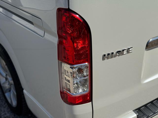 ハイエースバン スーパーＧＬ　ダークプライムＩＩ　ディーゼル　２ＷＤ　アルパインビックＸナビ　フリップダウン　シートカバー　ＵＩビークルスライドフロア　ショック　ベットキット　プラドホイール　公認ローダウン　ＣＲＳバンパー　リップ　ゴーストフィルム（34枚目）
