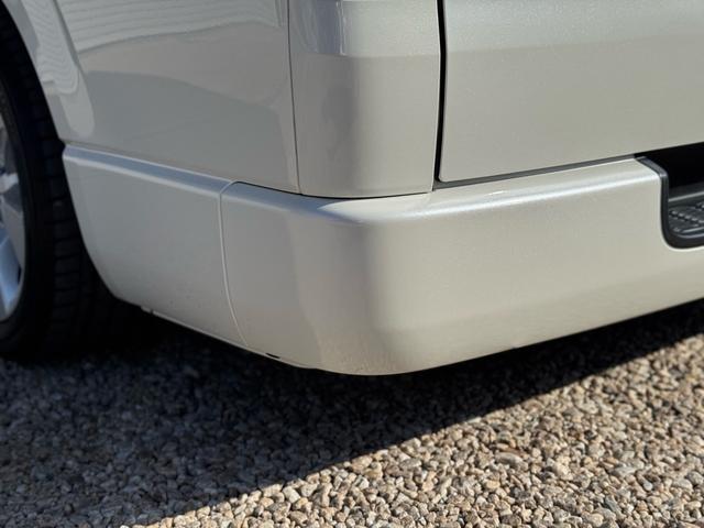 ハイエースバン スーパーＧＬ　ダークプライムＩＩ　ディーゼル　２ＷＤ　アルパインビックＸナビ　フリップダウン　シートカバー　ＵＩビークルスライドフロア　ショック　ベットキット　プラドホイール　公認ローダウン　ＣＲＳバンパー　リップ　ゴーストフィルム（35枚目）