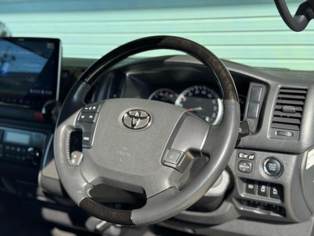 ハイエースバン スーパーＧＬ　ダークプライムＩＩ　ディーゼル　２ＷＤ　アルパインビックＸナビ　フリップダウン　シートカバー　ＵＩビークルスライドフロア　ショック　ベットキット　プラドホイール　公認ローダウン　ＣＲＳバンパー　リップ　ゴーストフィルム（40枚目）