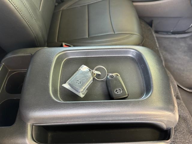 ハイエースバン スーパーＧＬ　ダークプライムＩＩ　ディーゼル　２ＷＤ　アルパインビックＸナビ　フリップダウン　シートカバー　ＵＩビークルスライドフロア　ショック　ベットキット　プラドホイール　公認ローダウン　ＣＲＳバンパー　リップ　ゴーストフィルム（44枚目）