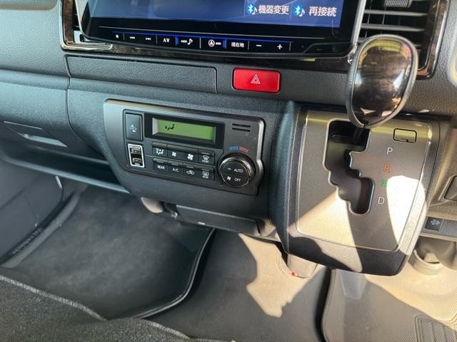 ハイエースバン スーパーＧＬ　ダークプライムＩＩ　ディーゼル　２ＷＤ　アルパインビックＸナビ　フリップダウン　シートカバー　ＵＩビークルスライドフロア　ショック　ベットキット　プラドホイール　公認ローダウン　ＣＲＳバンパー　リップ　ゴーストフィルム（48枚目）
