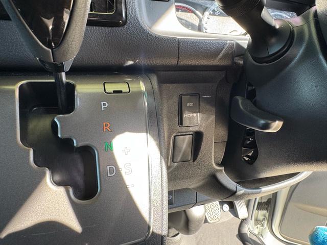 ハイエースバン スーパーＧＬ　ダークプライムＩＩ　ディーゼル　２ＷＤ　アルパインビックＸナビ　フリップダウン　シートカバー　ＵＩビークルスライドフロア　ショック　ベットキット　プラドホイール　公認ローダウン　ＣＲＳバンパー　リップ　ゴーストフィルム（49枚目）