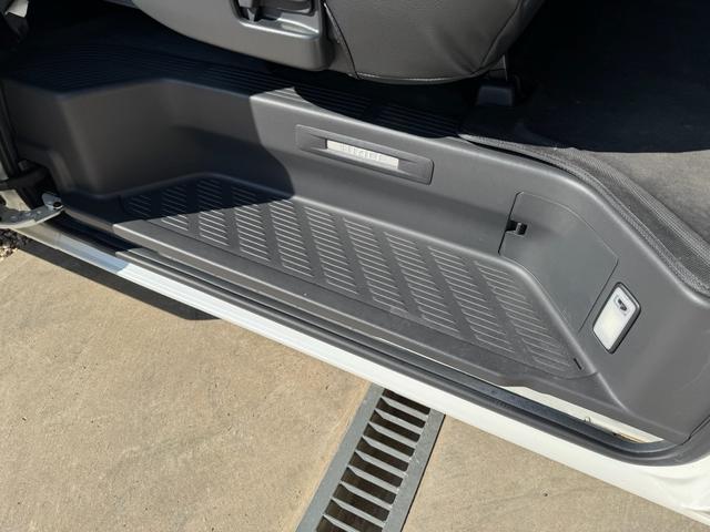 ハイエースバン スーパーＧＬ　ダークプライムＩＩ　ディーゼル　２ＷＤ　アルパインビックＸナビ　フリップダウン　シートカバー　ＵＩビークルスライドフロア　ショック　ベットキット　プラドホイール　公認ローダウン　ＣＲＳバンパー　リップ　ゴーストフィルム（52枚目）