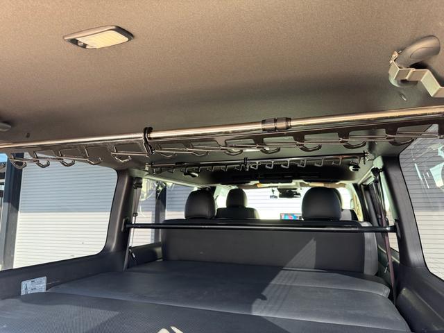 ハイエースバン スーパーＧＬ　ダークプライムＩＩ　ディーゼル　２ＷＤ　アルパインビックＸナビ　フリップダウン　シートカバー　ＵＩビークルスライドフロア　ショック　ベットキット　プラドホイール　公認ローダウン　ＣＲＳバンパー　リップ　ゴーストフィルム（57枚目）