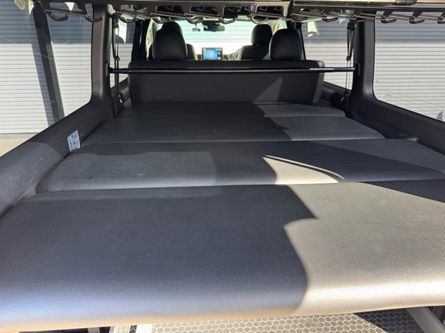 ハイエースバン スーパーＧＬ　ダークプライムＩＩ　ディーゼル　２ＷＤ　アルパインビックＸナビ　フリップダウン　シートカバー　ＵＩビークルスライドフロア　ショック　ベットキット　プラドホイール　公認ローダウン　ＣＲＳバンパー　リップ　ゴーストフィルム（58枚目）