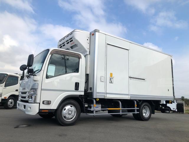 エルフトラック 　ＤＥＮＳＯ冷蔵車　リア観音３ドア　中仕切り　左スライドドア　６速マニュアル　日本フルハーフ４５００ボディ　ワイド　バックモニター　積載２９５０ｋｇ（3枚目）