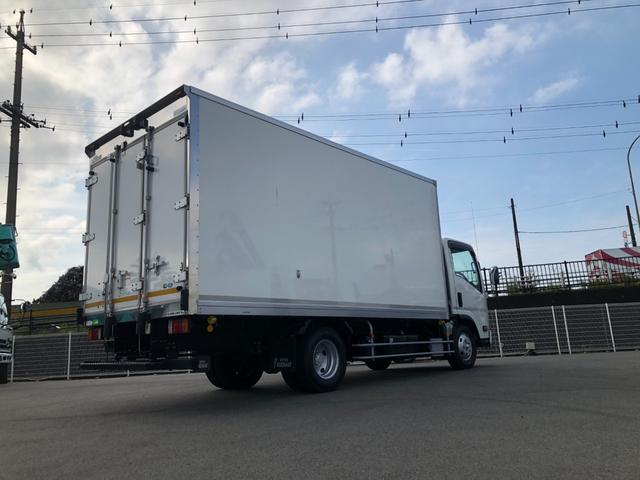 エルフトラック 　ＤＥＮＳＯ冷蔵車　リア観音３ドア　中仕切り　左スライドドア　６速マニュアル　日本フルハーフ４５００ボディ　ワイド　バックモニター　積載２９５０ｋｇ（7枚目）