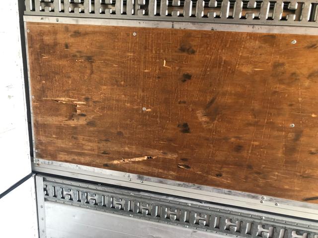 エルフトラック パブコ アルミウイング 4300ボディ 極東はねあげパワーゲート リア観音扉 スムーサー6速 バックモニター ラッシング2段 積載2950kg 準中型免許(25枚目)