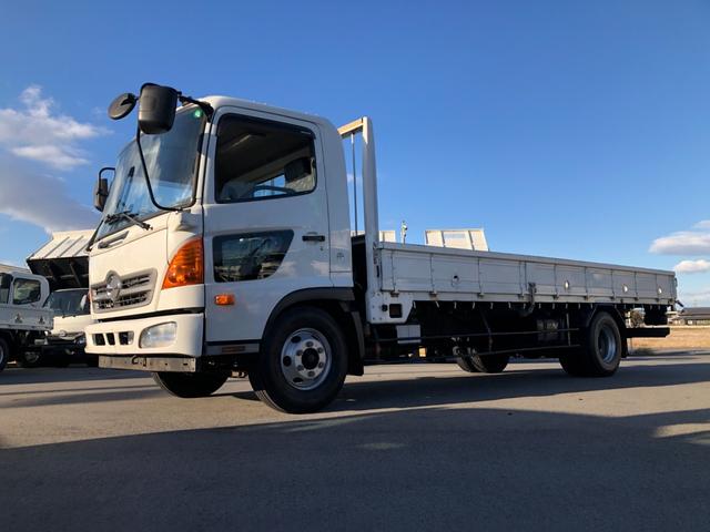 ヒノレンジャー 　平ボディ　６２００　標準幅　６速マニュアル　積載量４０００ｋｇ（3枚目）