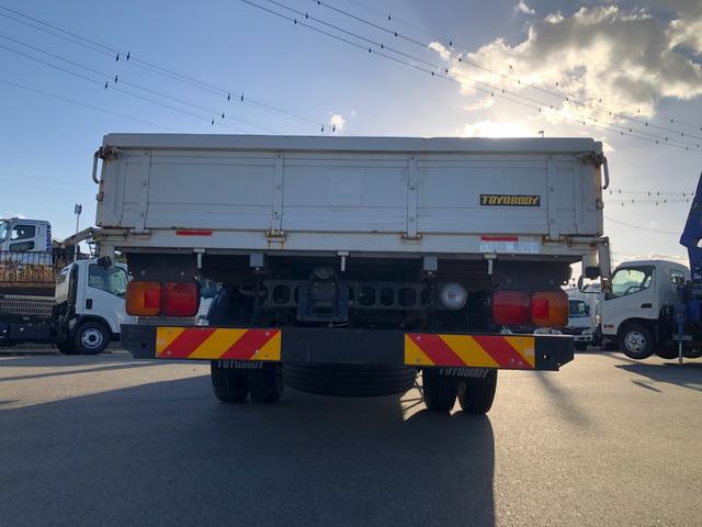 ヒノレンジャー 　平ボディ　６２００　標準幅　６速マニュアル　積載量４０００ｋｇ（6枚目）