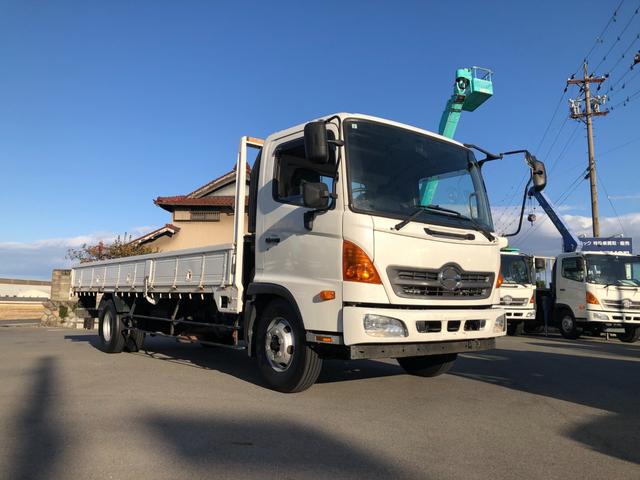 ヒノレンジャー 　平ボディ　６２００　標準幅　６速マニュアル　積載量４０００ｋｇ（9枚目）